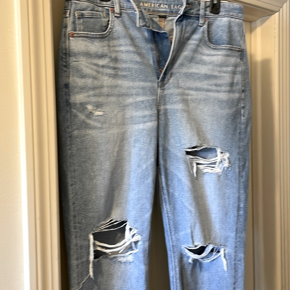 American Eagle Mom Straight Jean